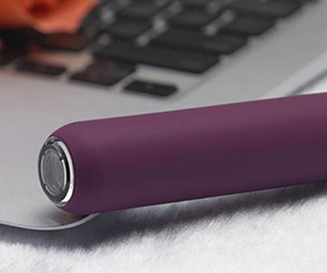 The 'sex selfie stick' lets you broadcast from inside the vagina!