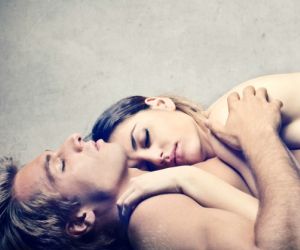 7 Reasons Why You Should Sleep Naked.